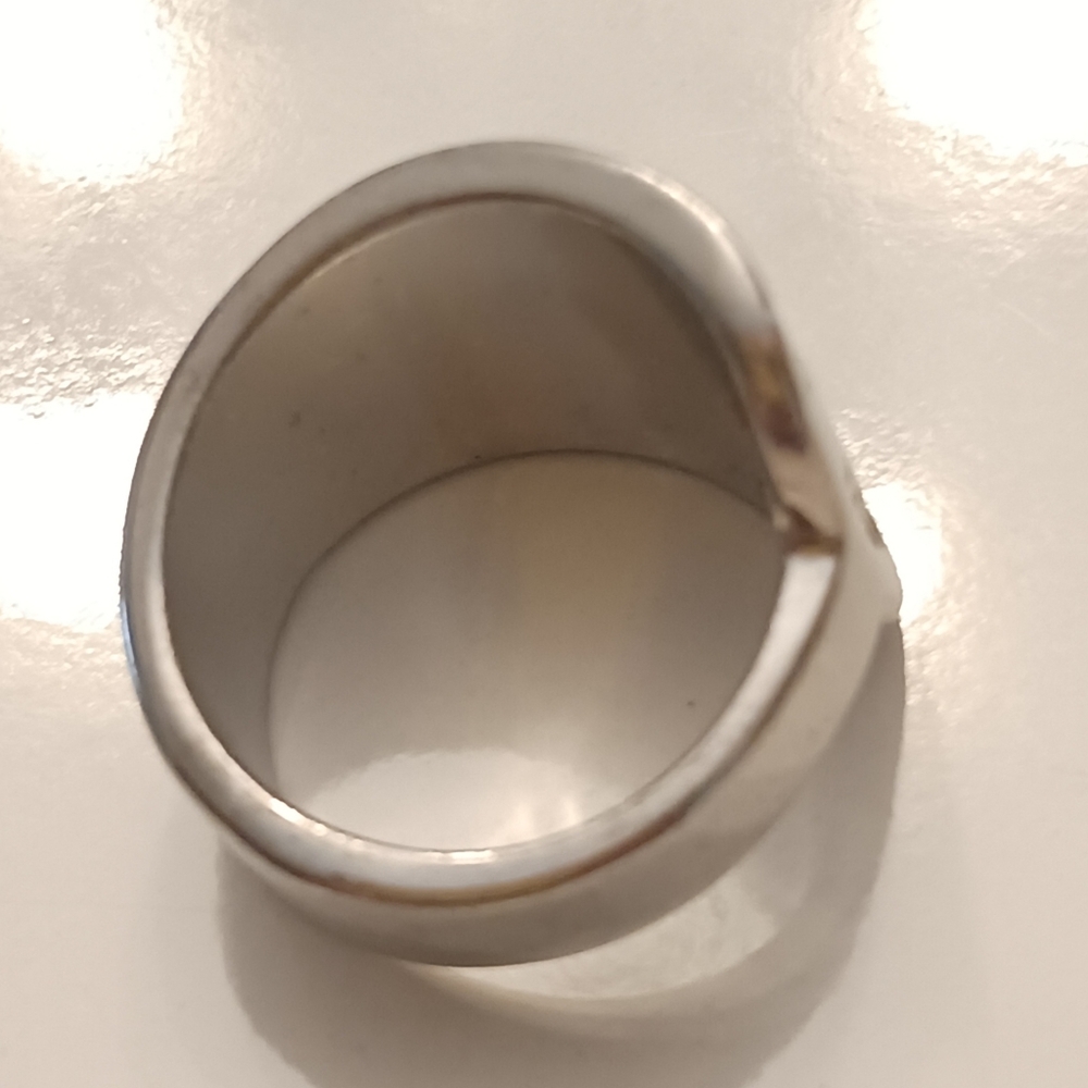 Ring - Picture 3 of 9
